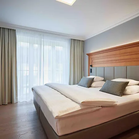 Edelweiss Superior Hotel 4*