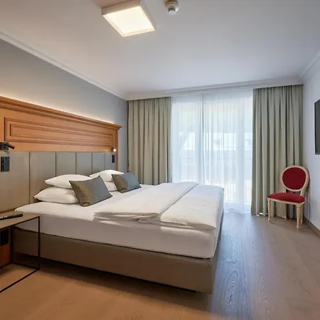 Edelweiss Superior Hotel 4*