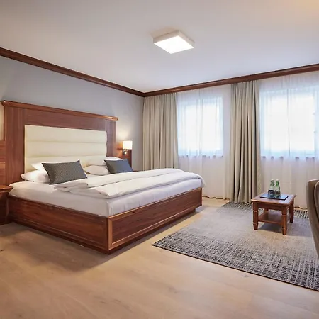 Edelweiss Superior Hotell 4*